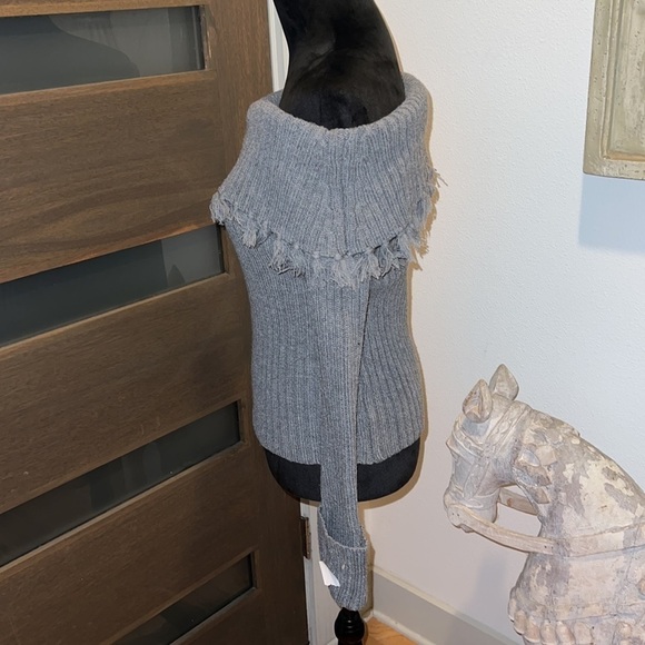 Line & Dot off the shoulder ribbed gray sweater boho fringe tassels XS new - Picture 3 of 8